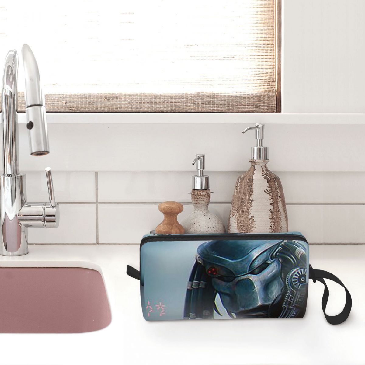 Predator Wallpaper Makeup Bag  - огляд і ціна Beauty Makeup Wallpaper
