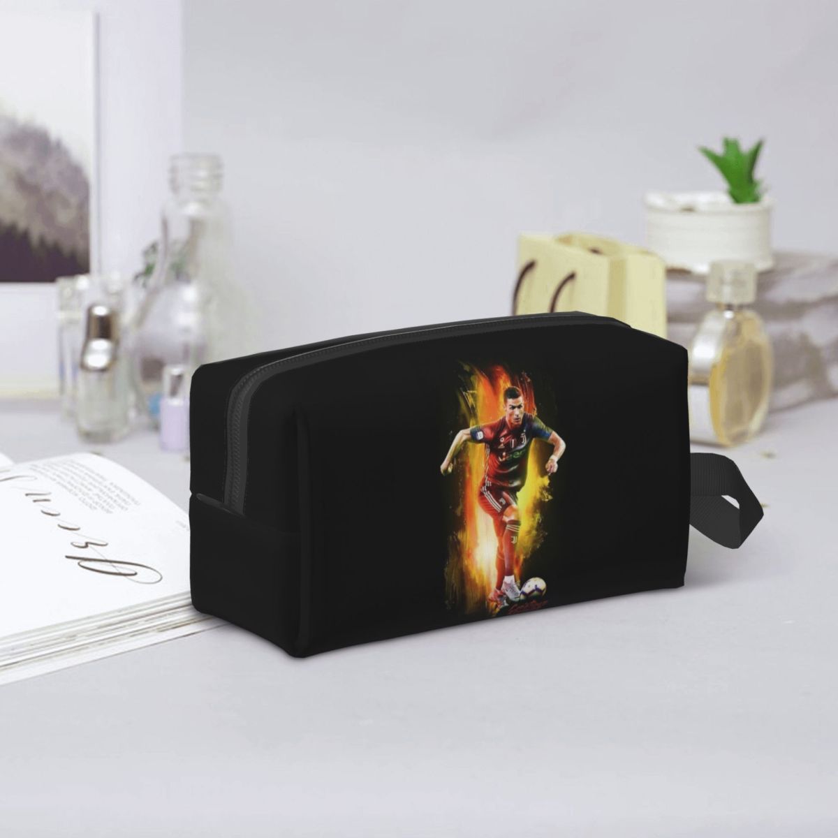 Ronaldo Wallpaper Makeup Bag C - огляд і ціна Beauty Makeup Wallpaper
