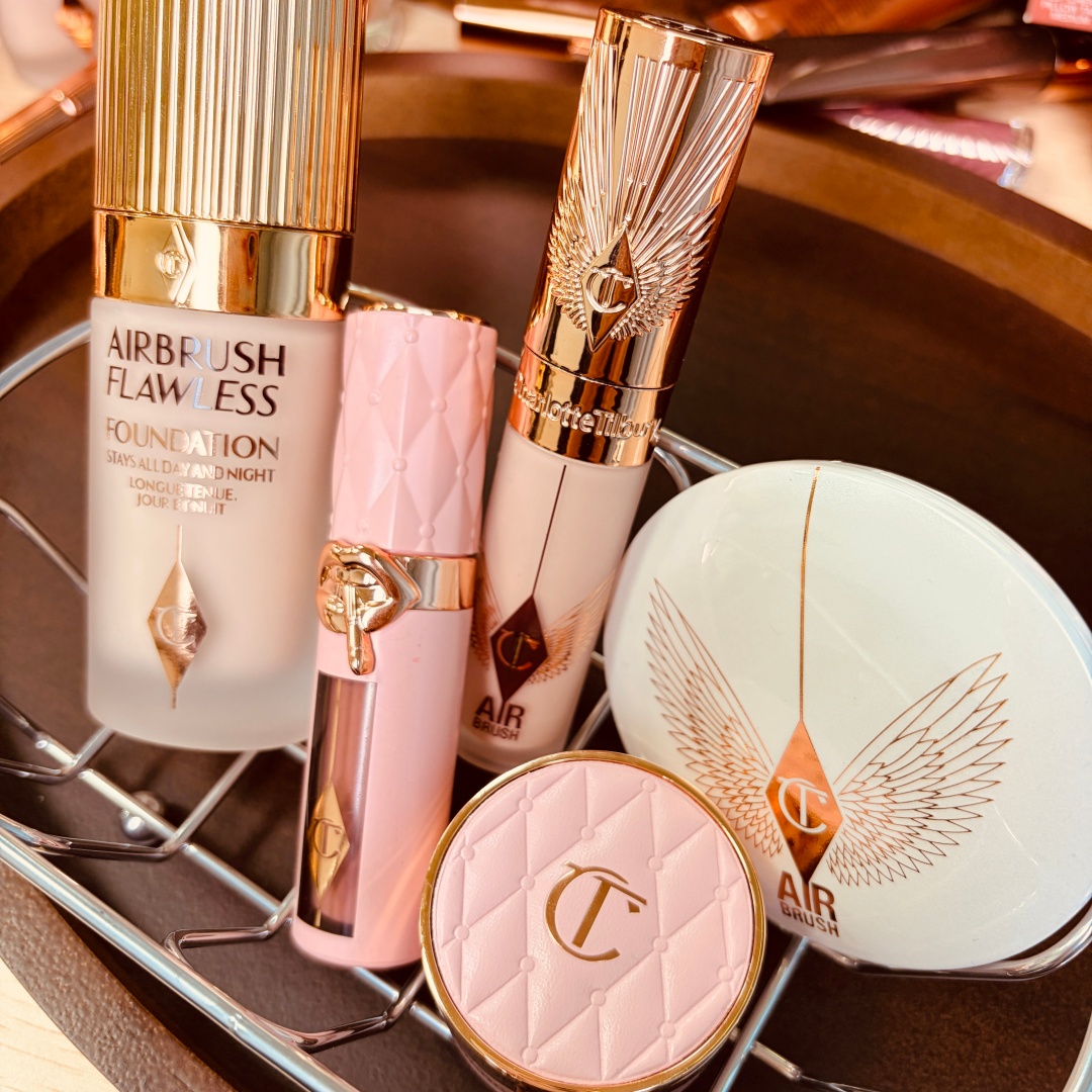 CT Lip Gloss High Shine Plumpi - огляд і ціна Concealer Full Coverage
