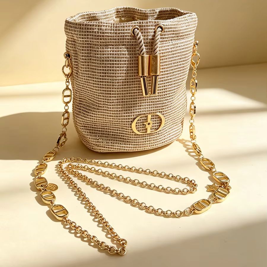 Dior’s bag Sparkling Woven Tex - огляд і ціна Beauty Makeup Dior