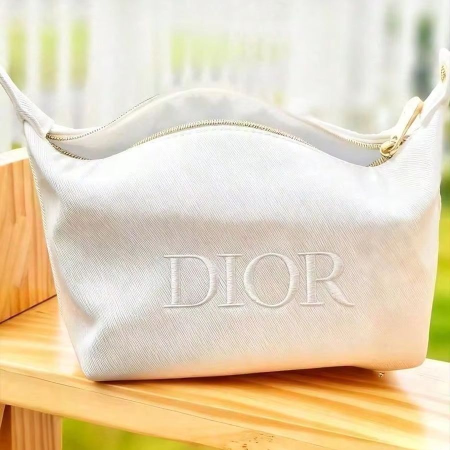 Dior’s Bag Elegant White Canva - огляд і ціна Beauty Makeup Dior