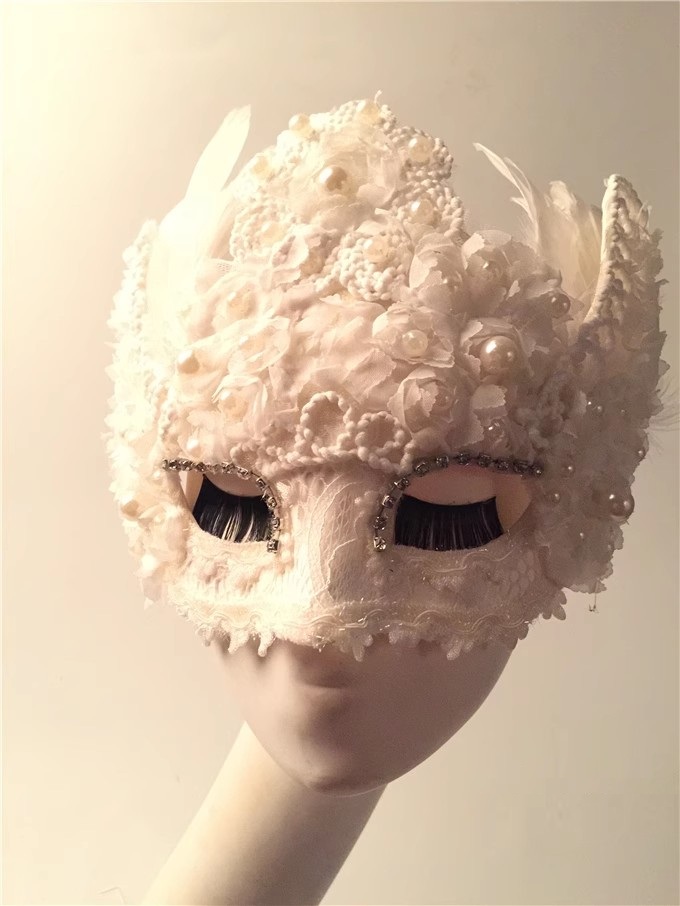 Beauty Makeup Ball White Feath - огляд і ціна Beauty Halloween Makeup