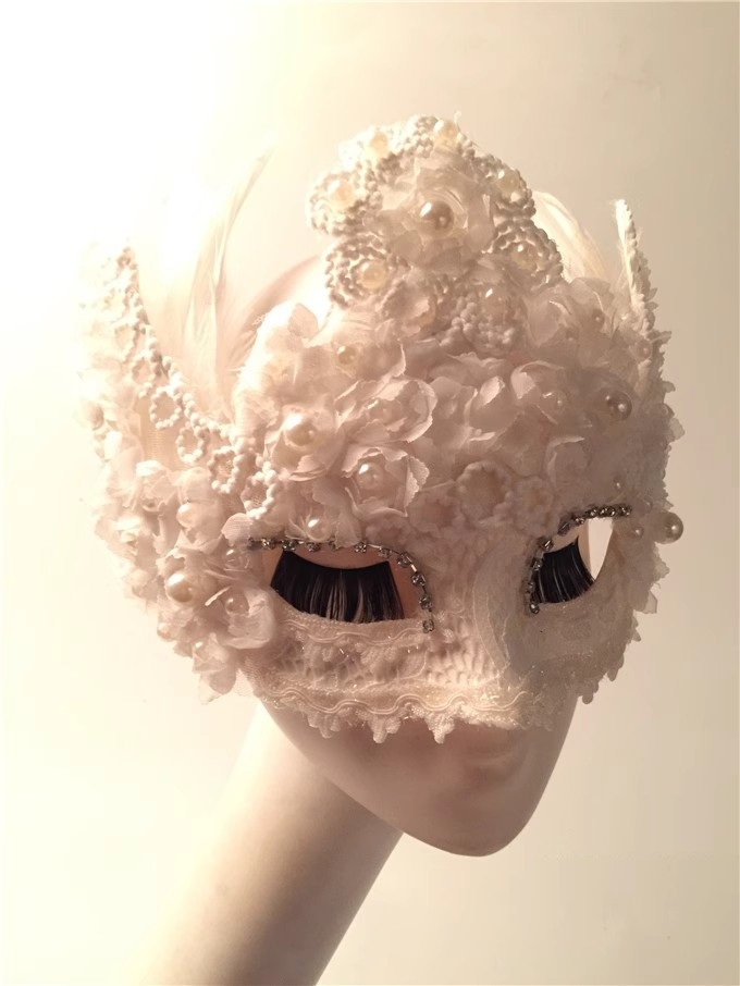 Beauty Makeup Ball White Feath - огляд і ціна Beauty Halloween Makeup