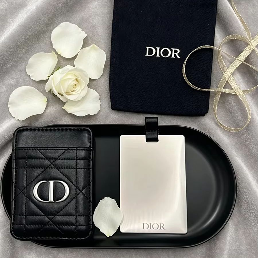 Dior Dior’s Bag Multi-function - огляд і ціна Beauty Makeup Dior